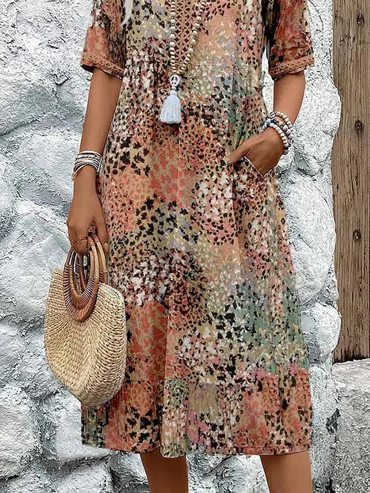 Moderne dames midi jurk met bloemenprint, zwierige A-lijn en elegante V-hals. Comfortabele zomerjurk.