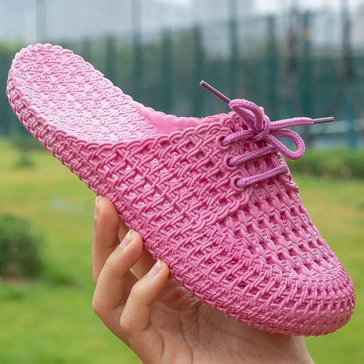 Stijlvolle dames outdoor loafers met open teen, ademend en comfortabel voor zomerse dagen.