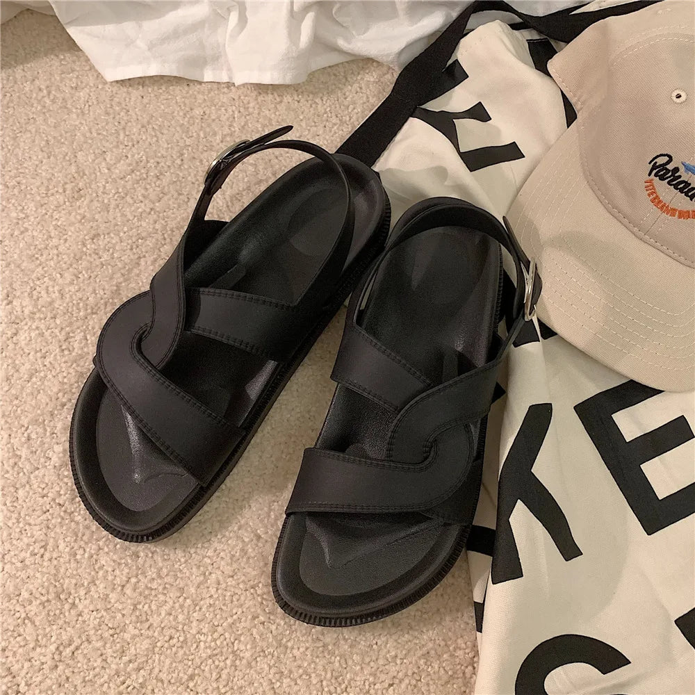 Modieuze Alina dames sandalen, plateauzool en comfortabele pasvorm, overal te dragen.