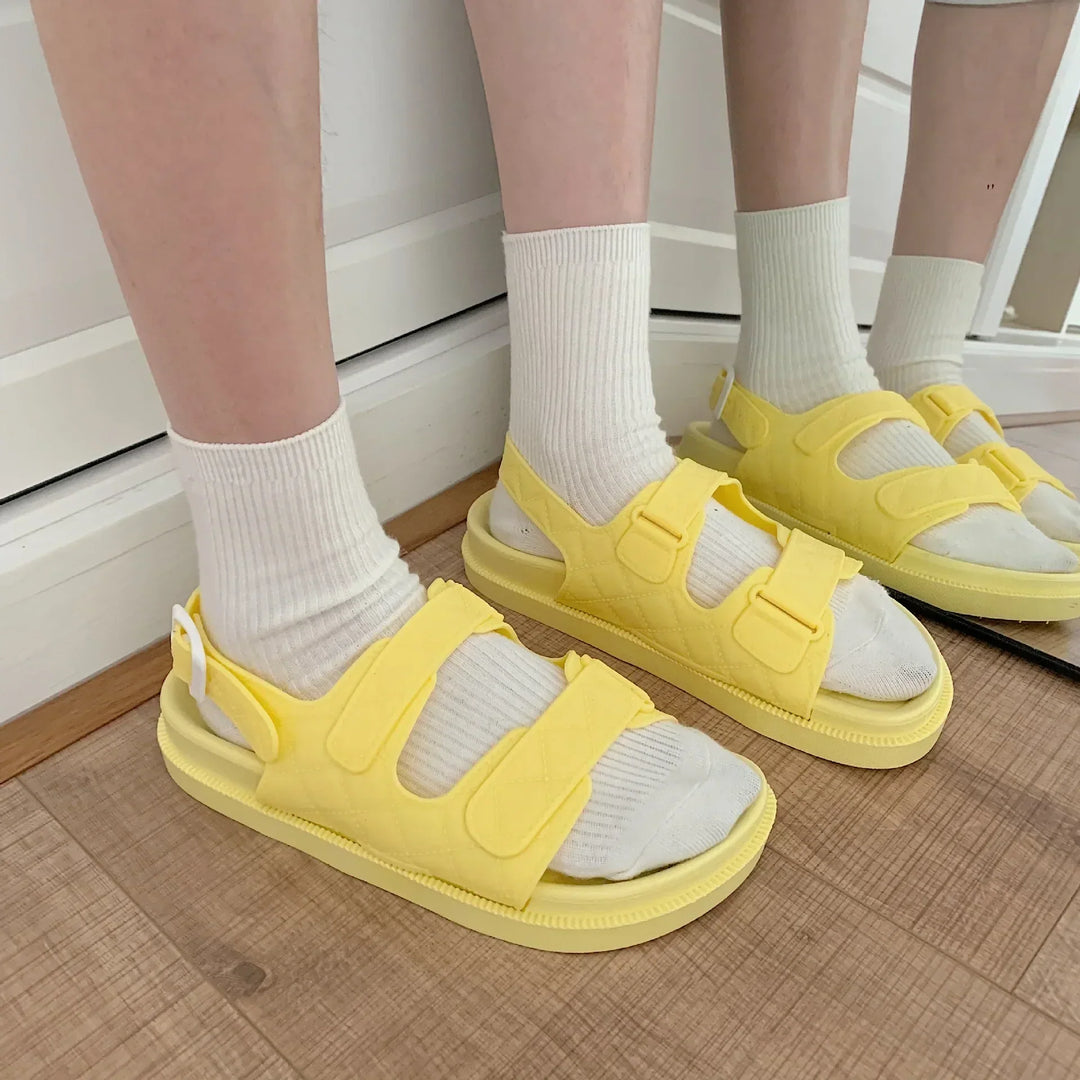 Trendy Koreaanse stijl dames sandalen met plateauzool, ideaal voor strandmode.