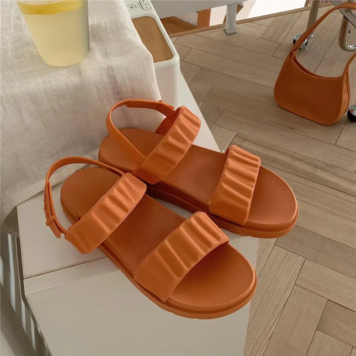 Alina dames sandalen: modieus, comfortabel en met hoge zool, klaar voor de zomer.