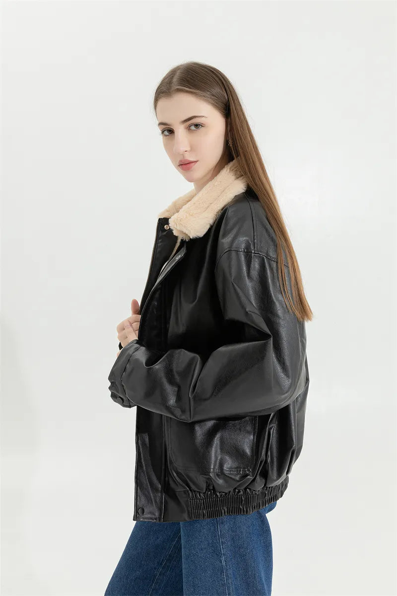 Zwarte dames leren winterjas, Amanda model, vintage design met zachte lamswol voering, extra warm.
