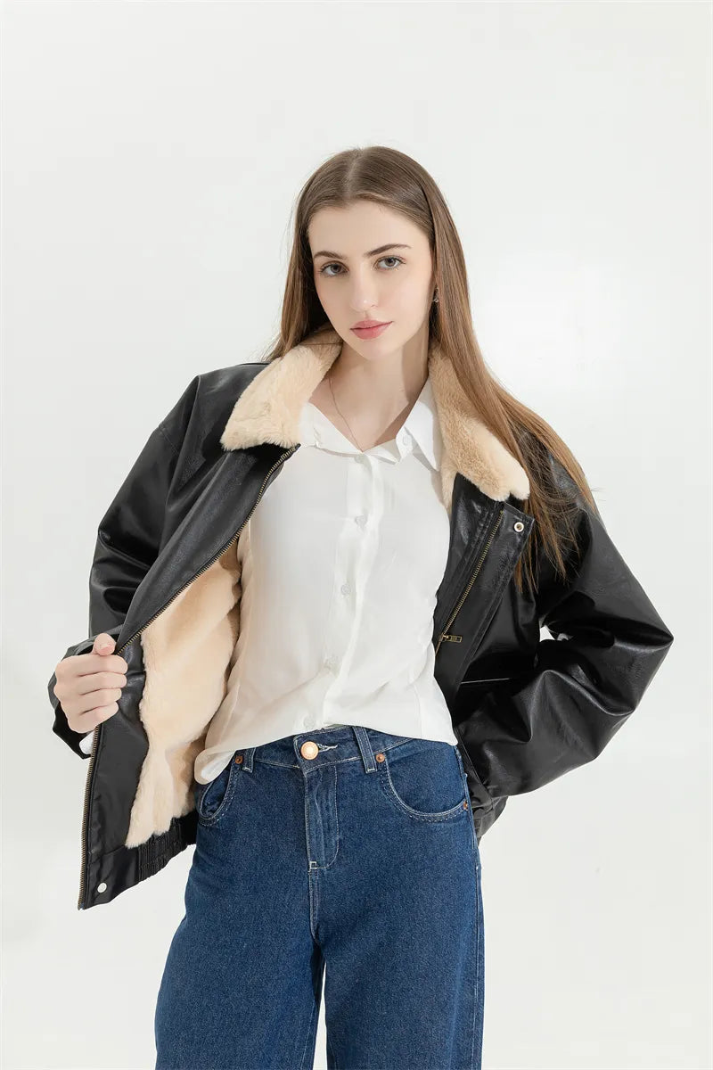 Modieuze Amanda leren winterjas voor dames, vintage uitstraling en luxueuze lamswol binnenkant.