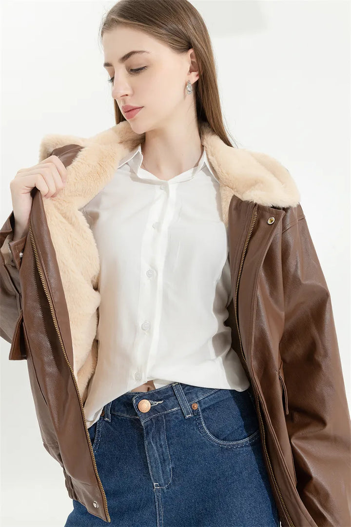 Stijlvolle dames winterjas Amanda, vintage leren look met lamswol voering, comfortabel en modieus.