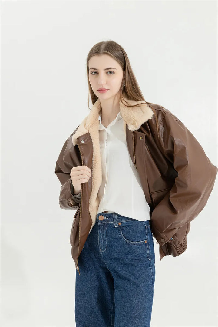 Amanda dames winterjas van leerlook, vintage stijl, met zachte lamswol voering voor optimale warmte.