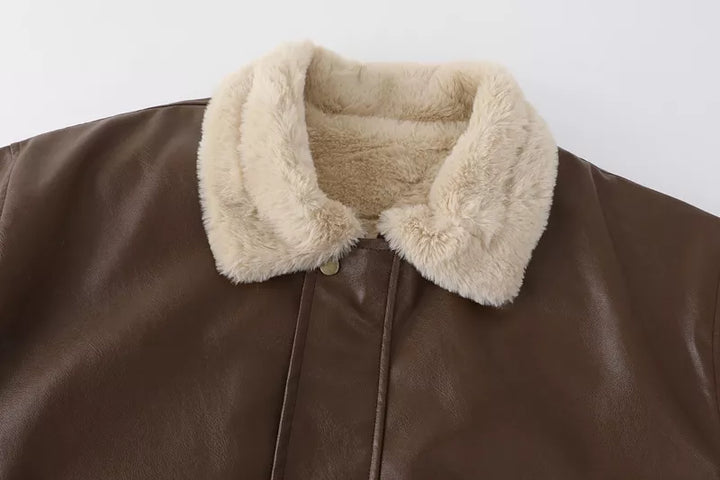 Trendy Amanda dames winterjas van PU leer, vintage design en luxe lamswol voering voor comfort.