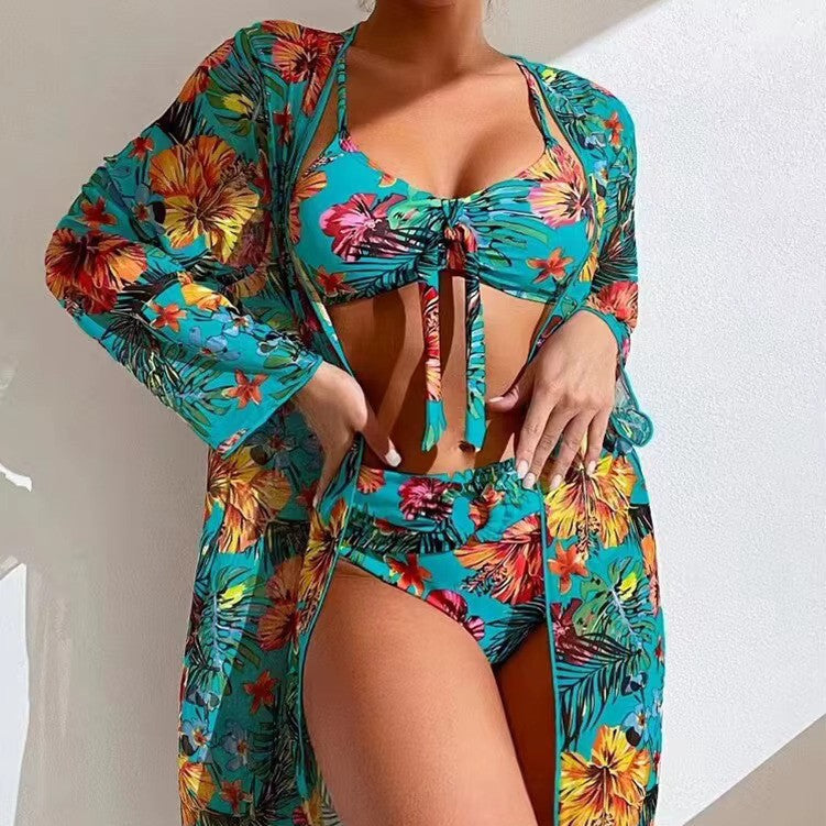 Veelzijdige dames outfitset: bikiniset met hoge taille en bijpassende cover-up. Geschikt als loungewear.