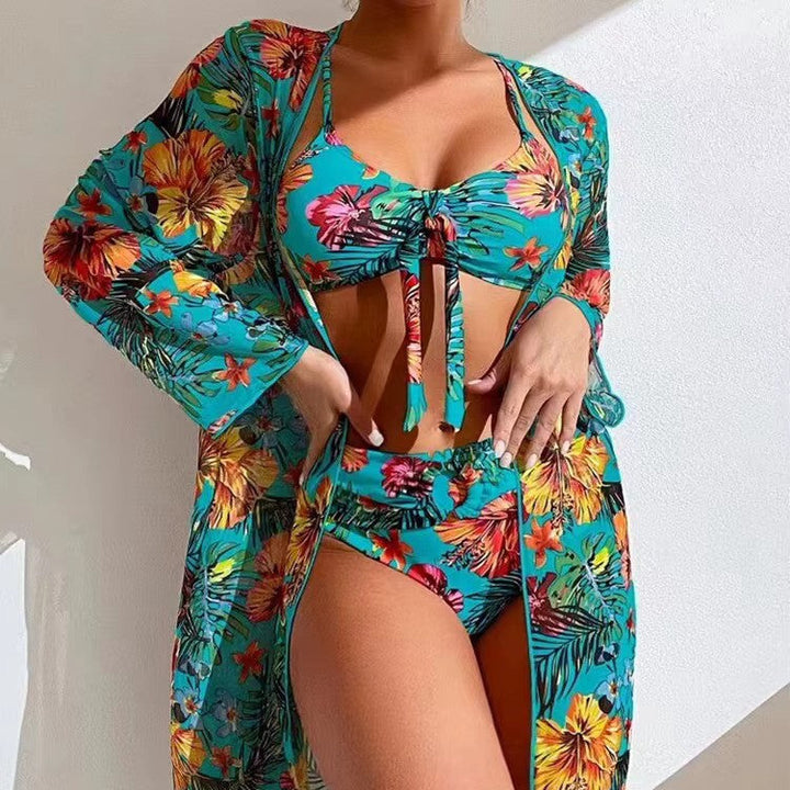 Veelzijdige dames outfitset: bikiniset met hoge taille en bijpassende cover-up. Geschikt als loungewear.