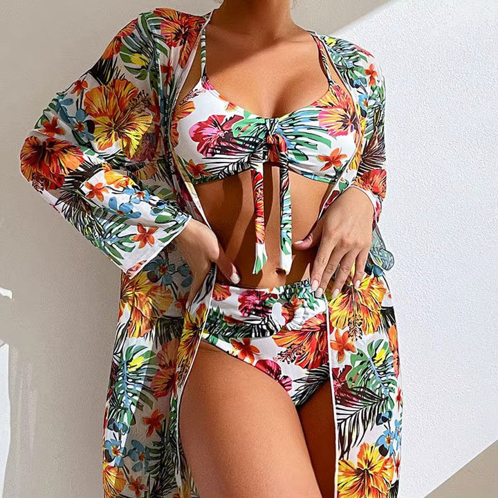 Dames bikini met hoge taille en bijpassende cover-up. Comfortabele en stijlvolle zwemkleding.
