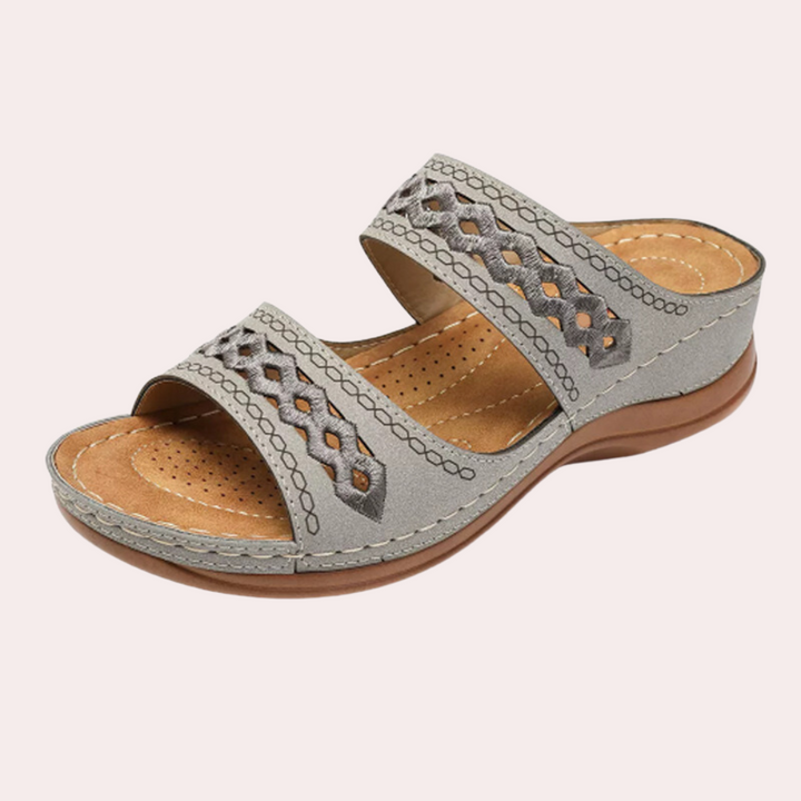 Vrouwen antislipsandalen 'Valeria' met gedempte zool, verstelbare banden en ergonomische steunboog voor comfort.