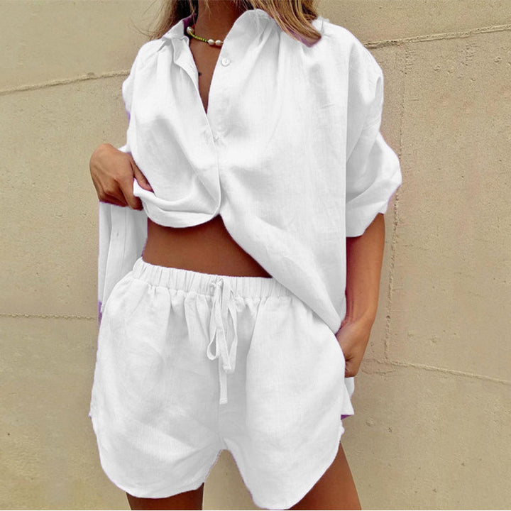 Casual dames tweedelige linnen strandkleding. Relaxte pasvorm, perfect voor zomerse dagen en vrije tijd.