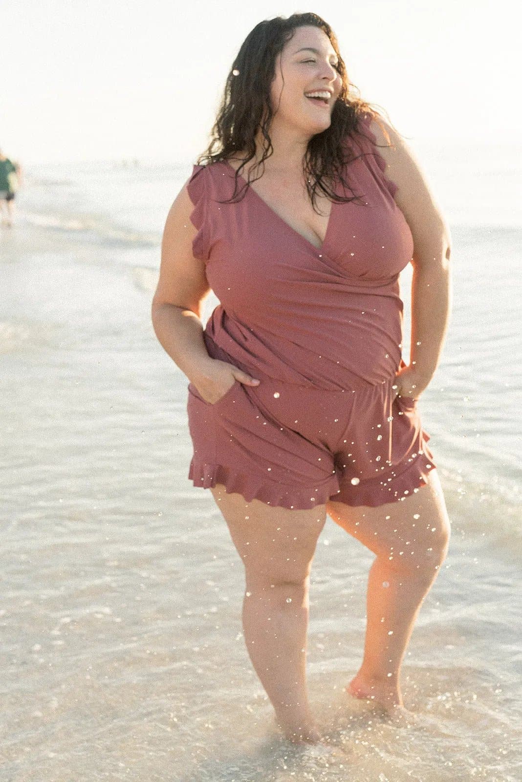 Elegant Nola dames badpak met Comfort Fit, ideale strandmode en zwembadkleding voor vrouwen.