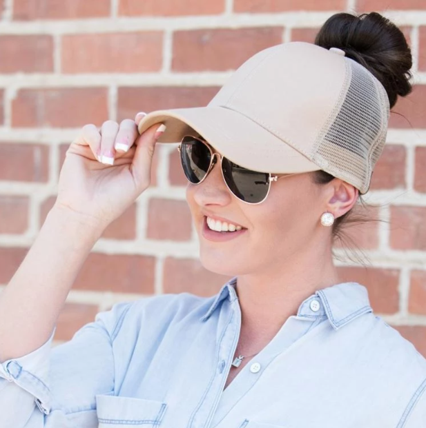 Trendige dames pet met zopfgat voor paardenstaart, comfortabele pasvorm, perfect voor strand.