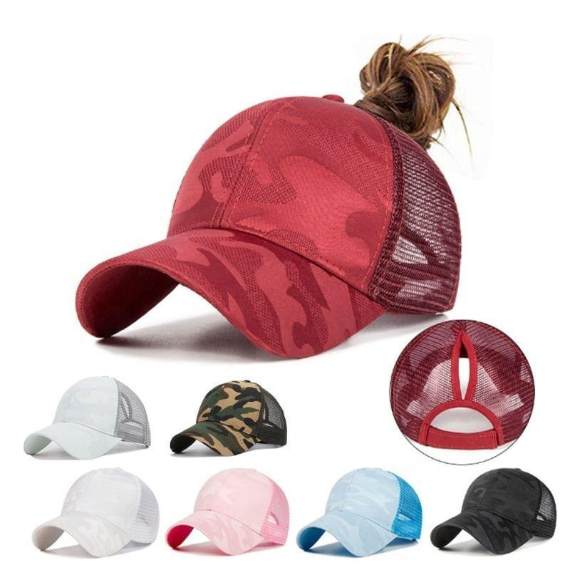 Modieuze dames baseballcap met paardenstaartuitsparing, voor een trendy look.