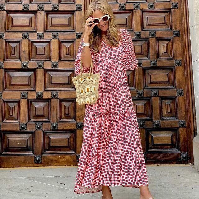 Comfortabele bedrukte dames maxi jurk met flatterende tailleband, luchtig en stijlvol voor warme dagen.
