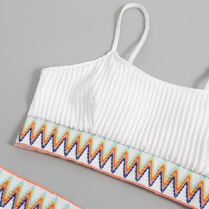 Elegante dames bikini Malia met comfortabele hoge taille en verstelbare bandjes, voor een trendy zomerse look.