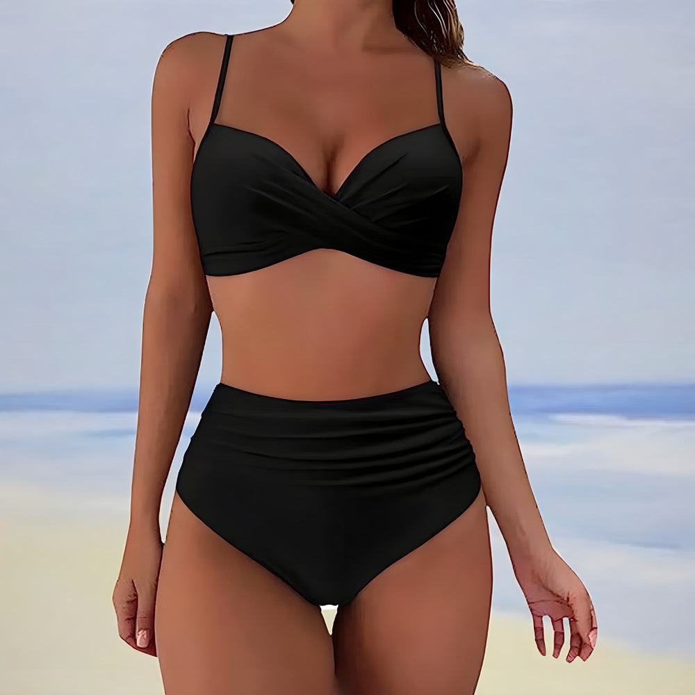 Trendy dames badkleding: hoge taille bikini met push-up effect voor zomerse dagen.