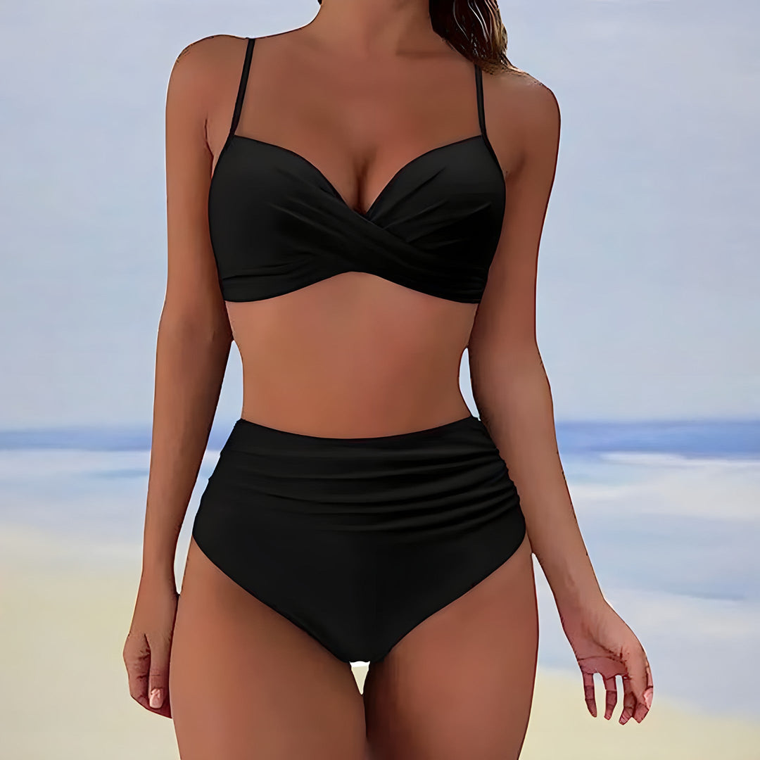 Trendy dames badkleding: hoge taille bikini met push-up effect voor zomerse dagen.