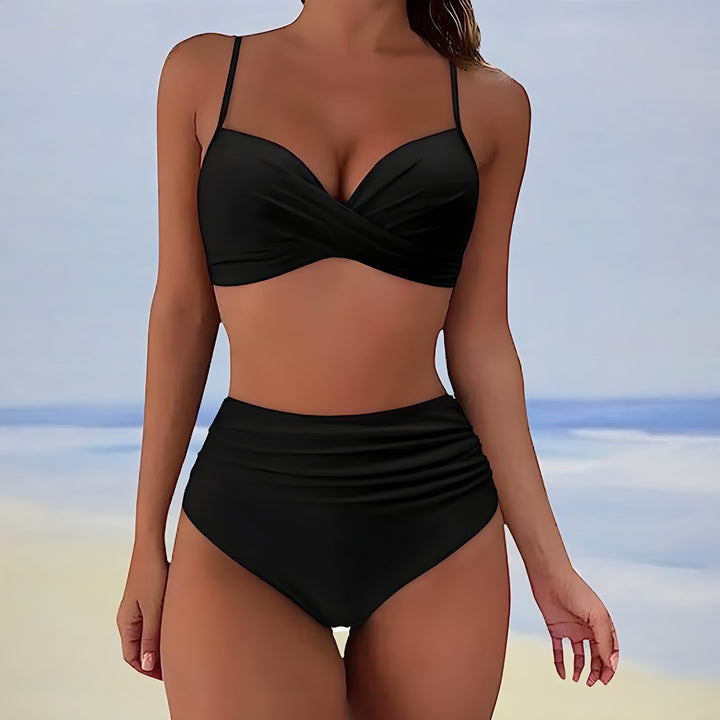 Trendy dames badkleding: hoge taille bikini met push-up effect voor zomerse dagen.