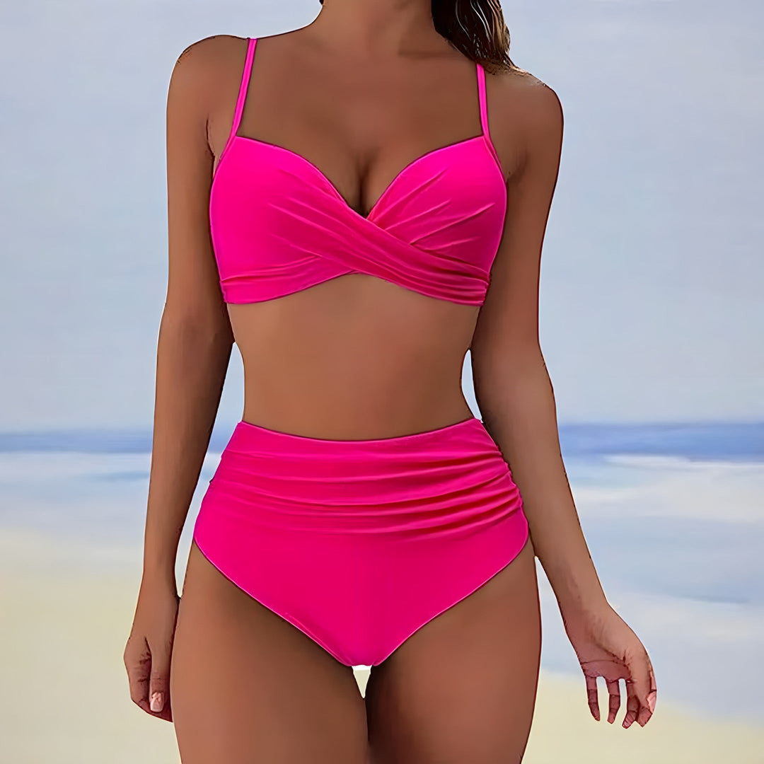Flatterende dames bikini met hoge taille en push-up, vergroot zelfvertrouwen aan het zwembad.