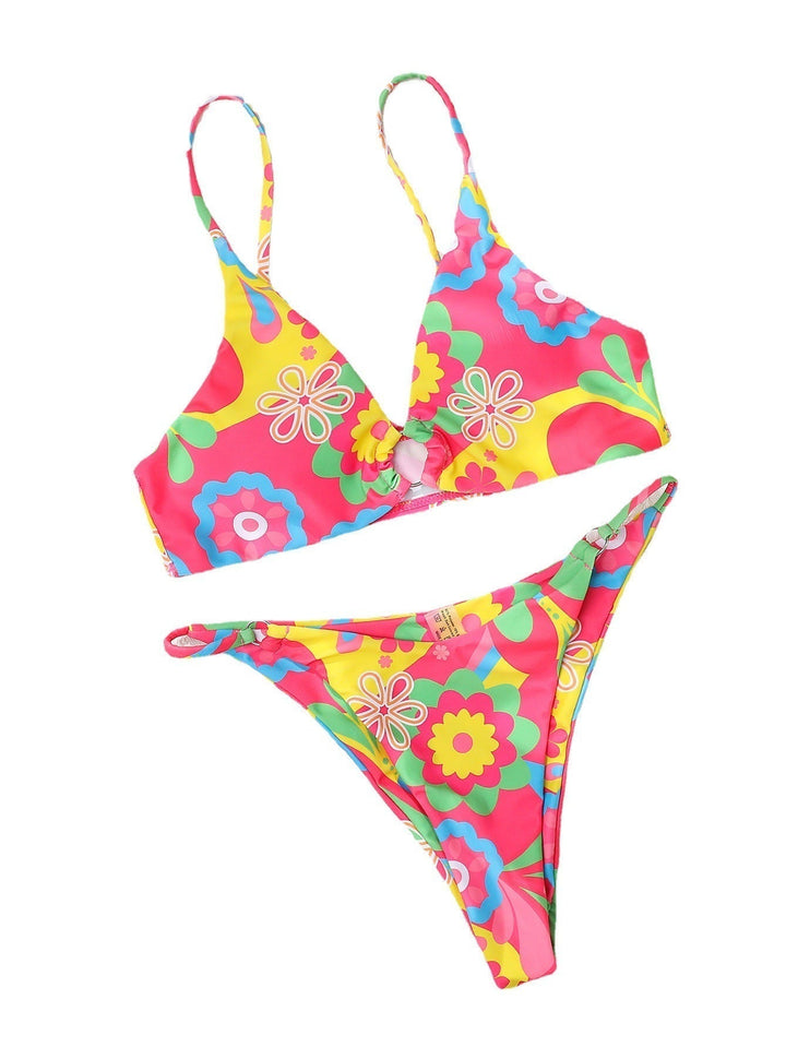 Vrolijke roze bloemenprint dames bikini set. Veelzijdige zwemkleding voor dames, geschikt voor strand en zwembadplezier.