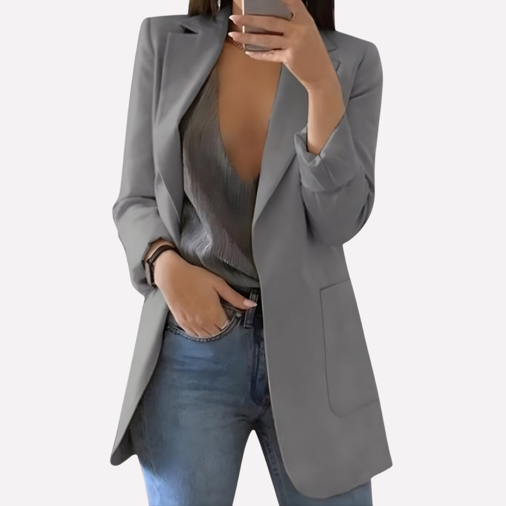 Stijlvolle open damesblazer met praktische voorzakken, perfect voor een chique laagjes look.