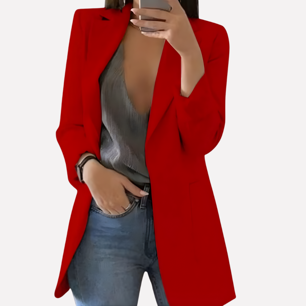 Elegante damesblazer met voorzakken, geschikt voor herfst- en lentemode, creëert een stijlvolle look.