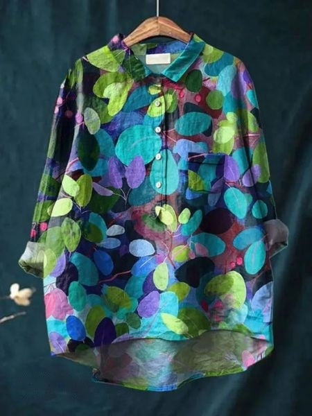 Dames bloemenprint blouse, vooraanzicht met knoopsluiting en elegante lange mouwen.
