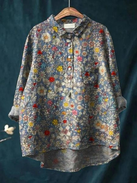 Moderne fashion blouse voor vrouwen: bloemenprint, lange mouwen en knoopsluiting. Ideaal voor de lente.