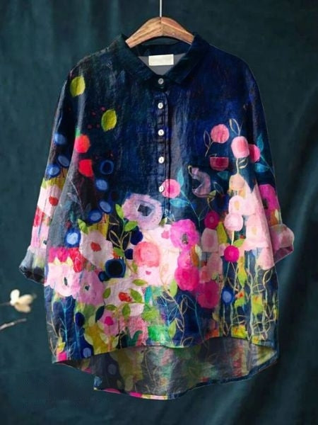 Elegante dames top met bloemenprint, knoopjes en flowy lange mouwen. Perfect voor casual chic lente stijl.