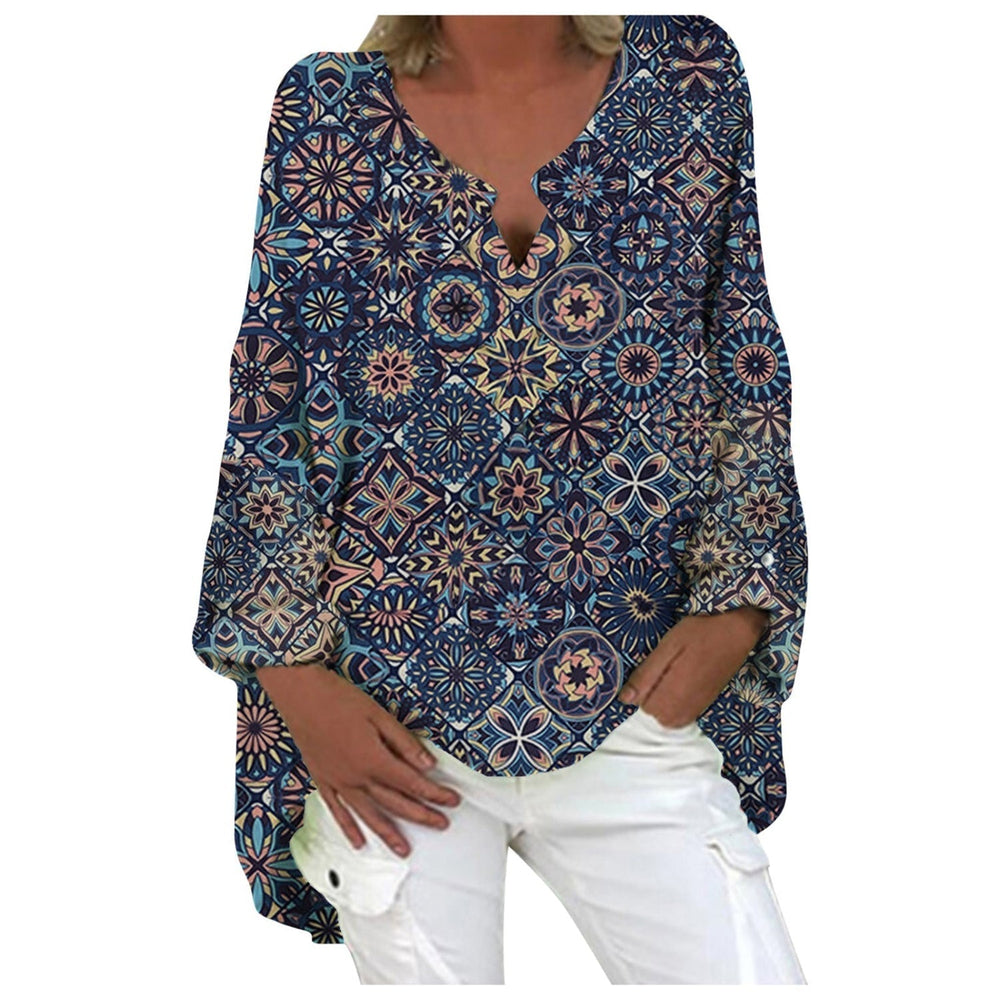 Tijdloze Elodie dames blouse in losvallende pasvorm, ideaal voor een casual chic look.