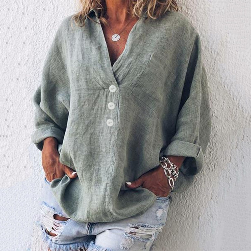 Dames blouse met knoopsluiting en oprolmouwen, perfect voor een casual of elegante lentelook.