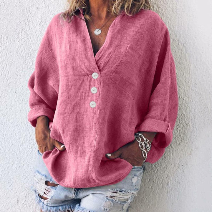 Modieuze dames top met elegante V-hals, functionele knoopsluiting en oprolbare mouwen voor elke stijl.