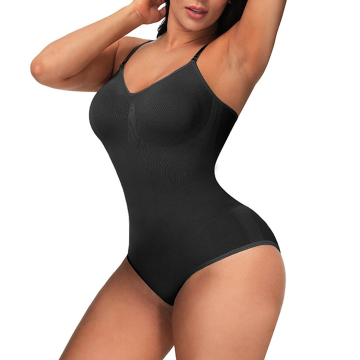 Comfortabele zwarte shapewear body shaper voor dames, onzichtbaar onder kleding, versterkt je vormen.