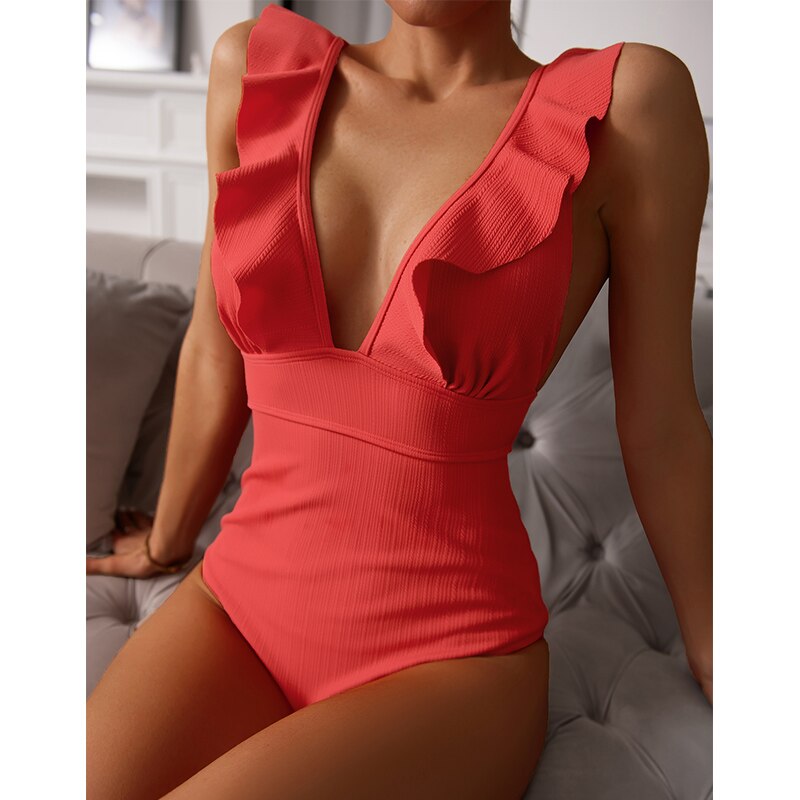 Dames boho badpak, meerkleurig, met flatterende V-hals en ruches. Perfect voor zomerse stranddagen.