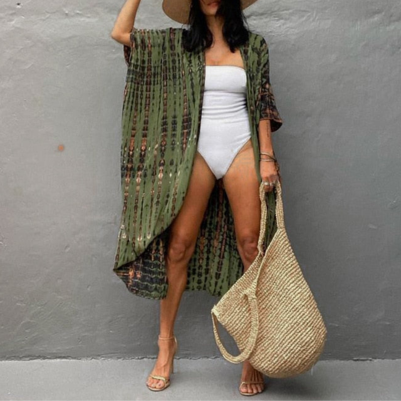 Groene boho chiffon strandblouse met witte bladeren patroon, kimonomouwen. Ideale vakantie outfit.