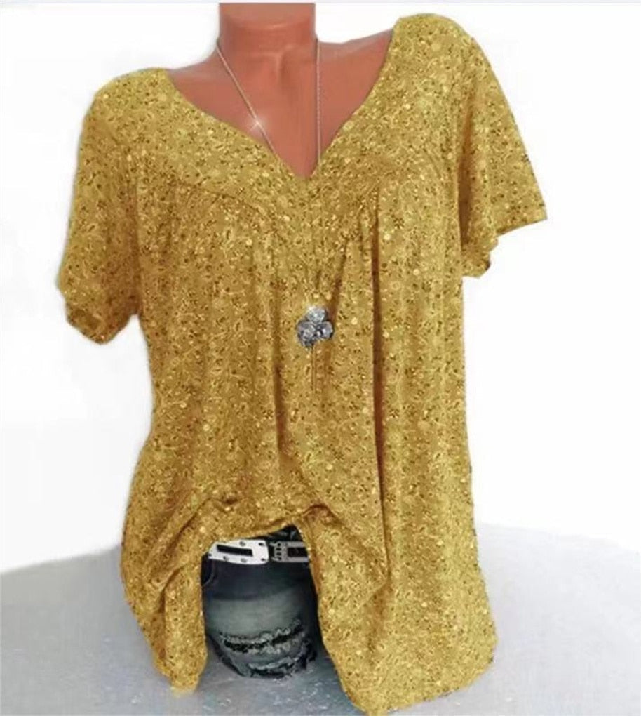 Veelzijdige dames zomerblouse Celeste met bloemenprint, casual of elegant te dragen, met v-hals.