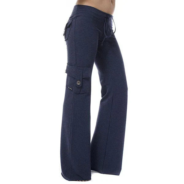 Veelzijdige dames bootcut cargobroek, gemakkelijk te combineren voor diverse casual en modieuze looks.