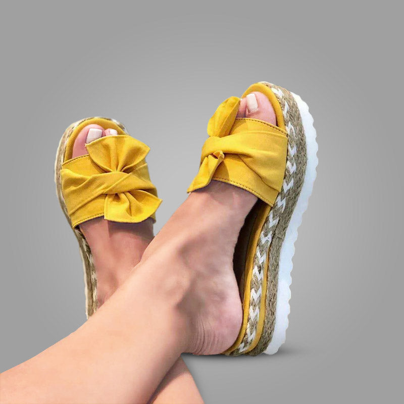 Zomerse Butterfly sandalen voor dames, trendy en ideaal voor strand of vakantie.