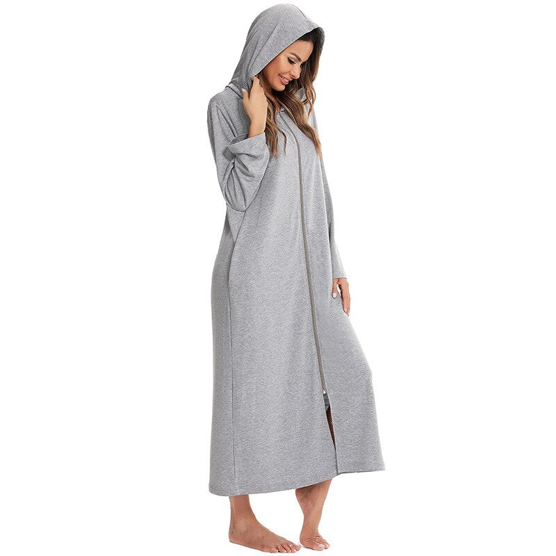 Heerlijke dames badjas met ritssluiting en capuchon, voor ultiem comfort thuis.