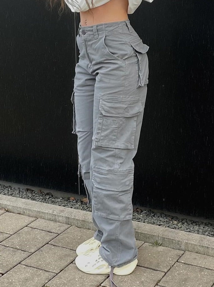 Duurzame FloortjesPants dames cargobroek met ruime zakken, ideaal voor een actieve stijl.