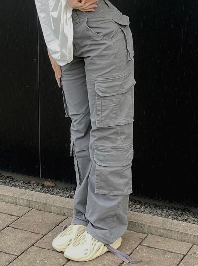 Modieuze FloortjesPants dames cargobroek, combineert een stijlvolle look met ultiem comfort.