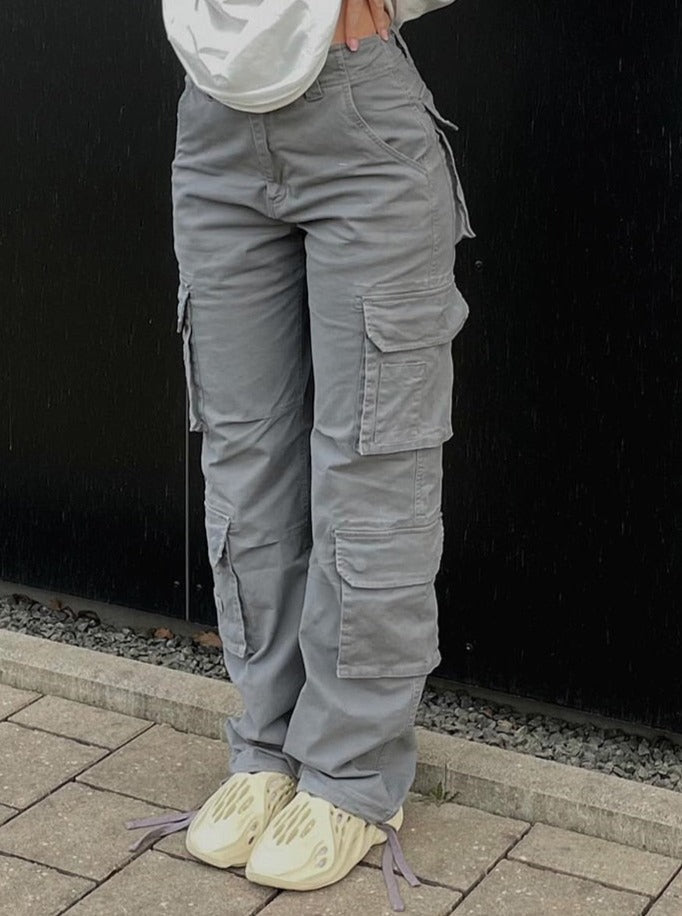Stijlvolle damesbroek met zakken, een modieuze cargobroek voor een casual of edgy look.