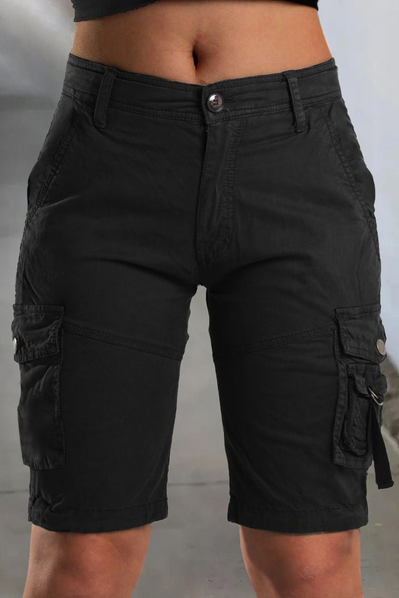 Stijlvolle dames cargoshorts met handige zakken en comfortabele pasvorm, ideaal voor reizen.