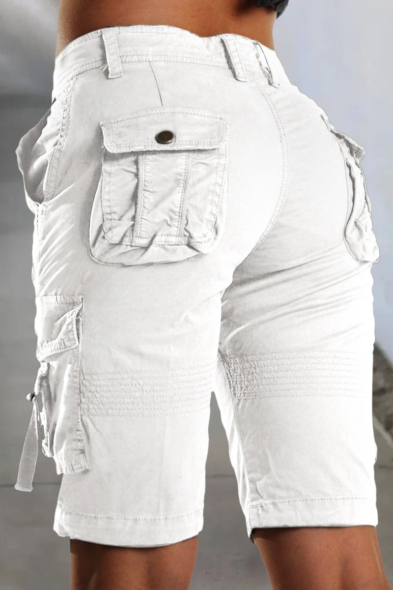 Zwarte dames cargoshorts met zakken, een veelzijdige keuze voor casual, outdoor en reis outfits.