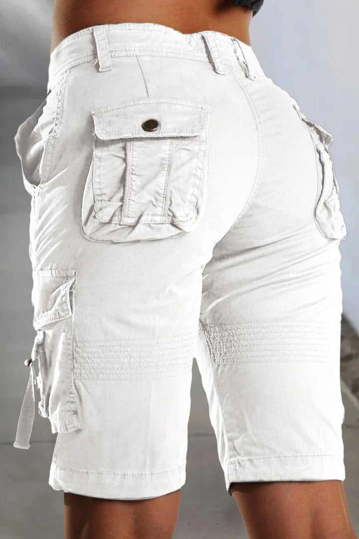 Zwarte dames cargoshorts met zakken, een veelzijdige keuze voor casual, outdoor en reis outfits.