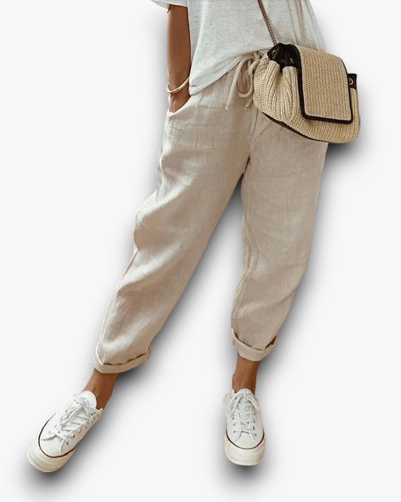 Lichtgewicht linnen damesbroek, ideaal voor een luchtige, stijlvolle casual outfit in de zomer.