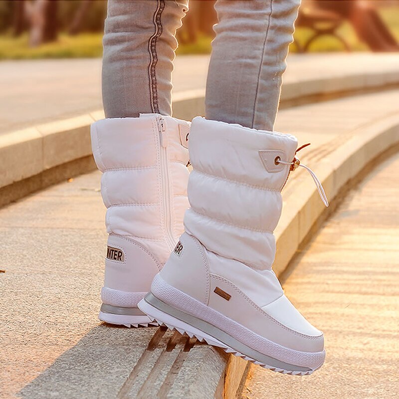 Warme waterdichte snowboots voor dames; duurzame winterlaarzen die comfort bieden in sneeuw en kou.