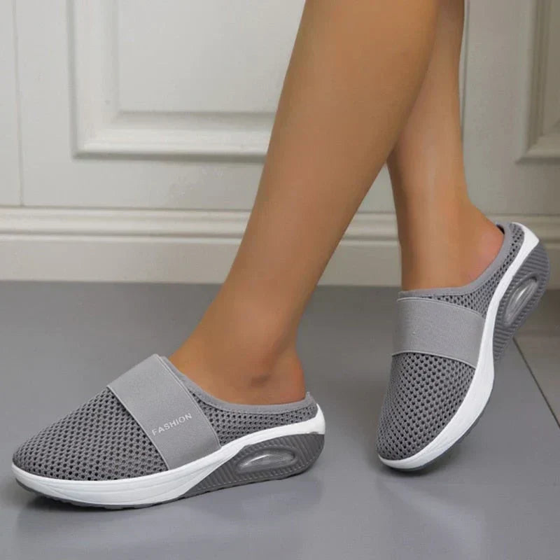 Interieur van CloudStep orthopedische schoenen met geavanceerde voetondersteuning en comfort.