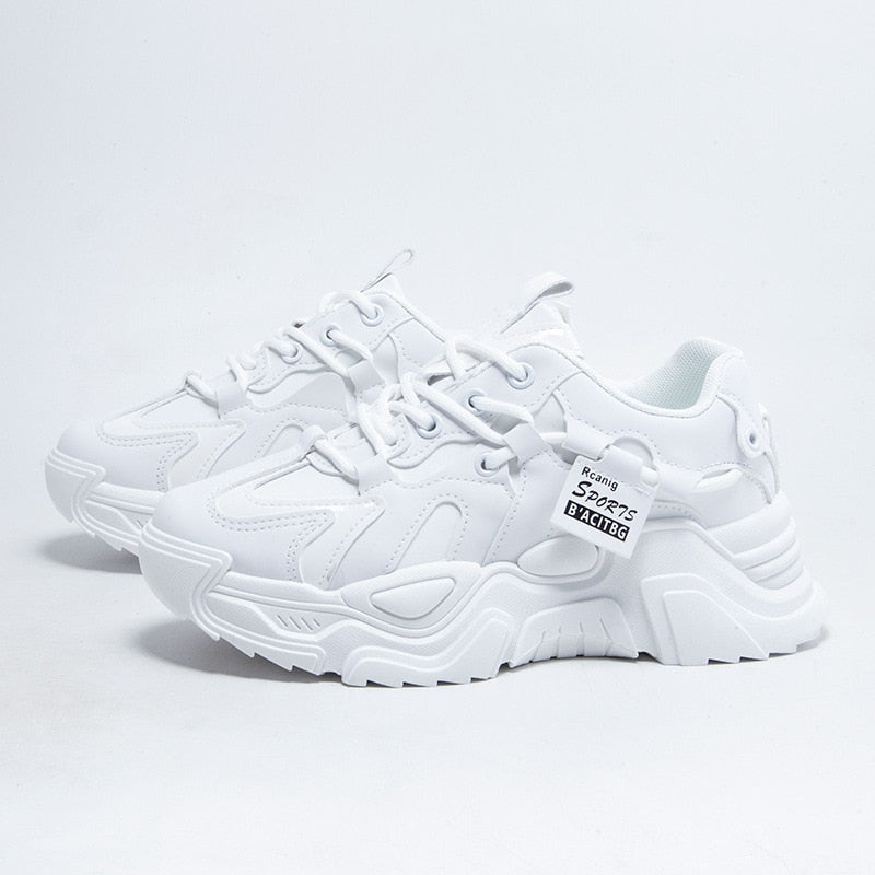 Modieuze chunky dad sneakers voor dames, verkrijgbaar in wit, zwart en beige. Creëer een trendy casual outfit.